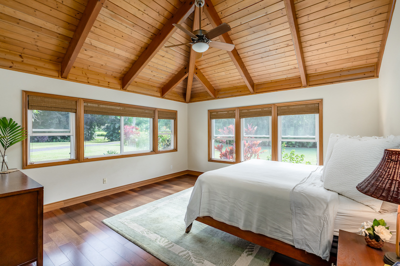 The primary bedroom of this beautiful Hana Home